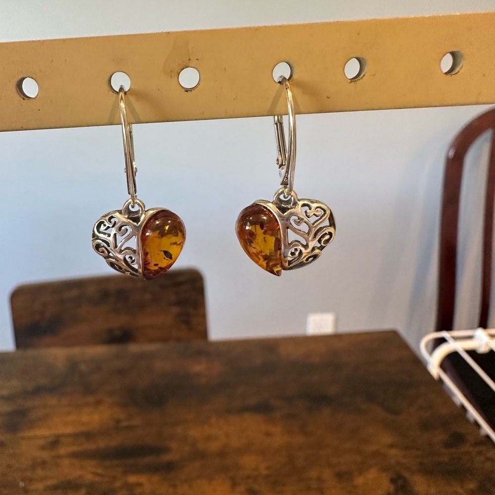 Sterling silver Amber stone heart shaped earrings - perfect gift for mothers D
